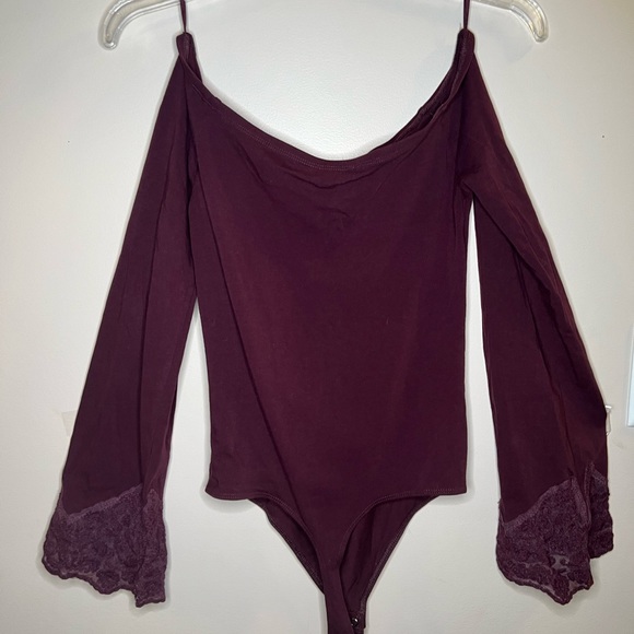 Express burgundy lace long-sleeved bodysuit - Picture 2 of 3